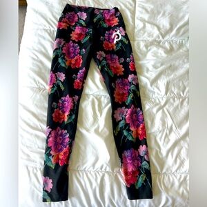 Peloton ‘Mother’s Day’ themed leggings. Floral.
